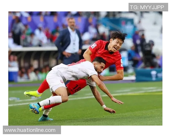 李刚仁手球送点球机会布雷斯特点球滑倒错失良机